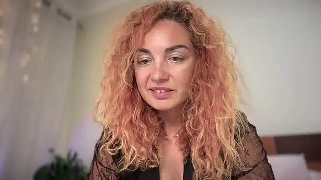 Reddgiirl online show from April 2, 2026, 9:01 pm