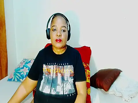 Love-Racheal75 online show from May 29, 2026, 3:54 pm