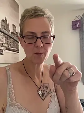 Curvy-Jinx online show from October 31, 2025, 8:37 am