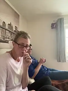 Curvy-Jinx online show from December 1, 2025, 8:52 am