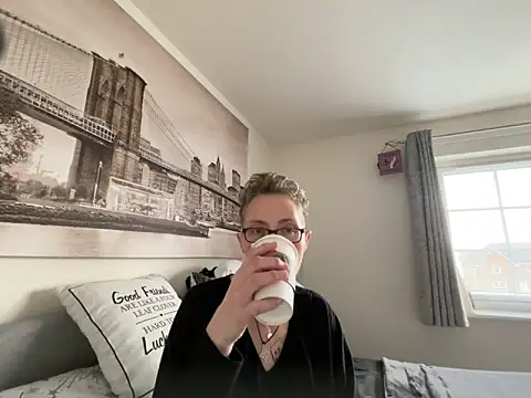 Snapshot of Curvy-Jinx chatting on March 10, 2026, 8:30 am Curvy-Jinx online show from March 10, 2026, 8:30 am