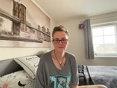 Snapshot of Curvy-Jinx chatting on March 13, 2026, 8:43 am Curvy-Jinx online show from March 13, 2026, 8:43 am