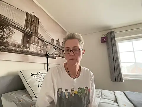 Snapshot of Curvy-Jinx chatting on April 10, 2026, 7:24 am Curvy-Jinx online show from April 10, 2026, 7:24 am