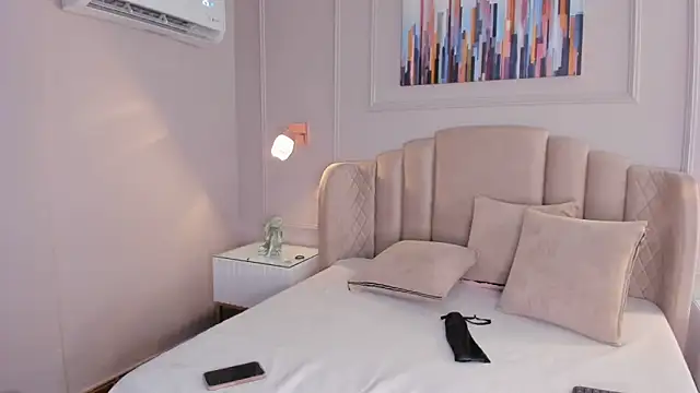 mia kisses2 online show from October 18, 2025, 4:04 am