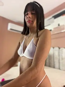 mia kisses2 online show from October 22, 2025, 3:40 am