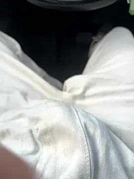 Snapshot of Kratex82 chatting on January 15, 2026, 2:21 pm Kratex82 online show from January 15, 2026, 2:21 pm