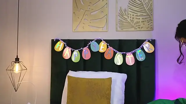 LunaAspen  online show from April 1, 2026, 6:05 pm