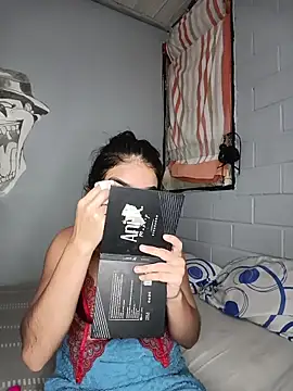 Bigtiti01 online show from April 15, 2026, 7:58 pm