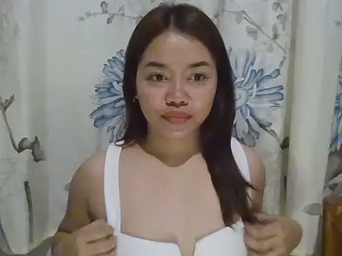 Snapshot of tinka_bella chatting on July 6, 2026, 9:50 pm tinka bella online show from July 6, 2026, 9:50 pm