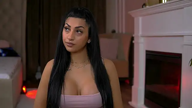 EmaHallee online show from February 11, 2026, 3:44 am