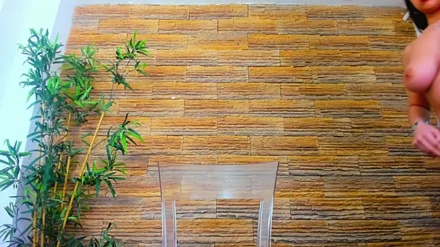 Snapshot of Cupcake_Izzy chatting on April 14, 2026, 5:02 am Cupcake Izzy online show from April 14, 2026, 5:02 am