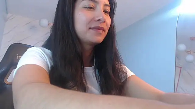 Snapshot of victoria_hernandez_t_ chatting on March 19, 2026, 1:15 pm victoria hernandez t online show from March 19, 2026, 1:15 pm