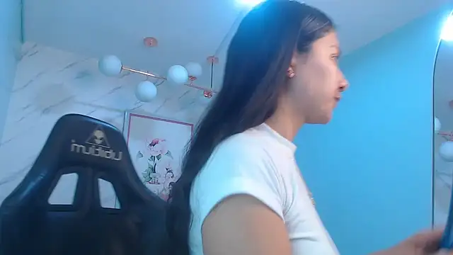 Snapshot of victoria_hernandez_t_ chatting on April 10, 2026, 1:05 pm victoria hernandez t online show from April 10, 2026, 1:05 pm