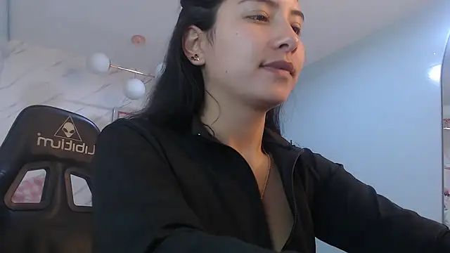 Snapshot of victoria_hernandez_t_ chatting on April 15, 2026, 1:40 pm victoria hernandez t online show from April 15, 2026, 1:40 pm