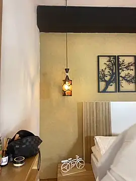 Camila Bustamante online show from September 25, 2025, 3:05 pm