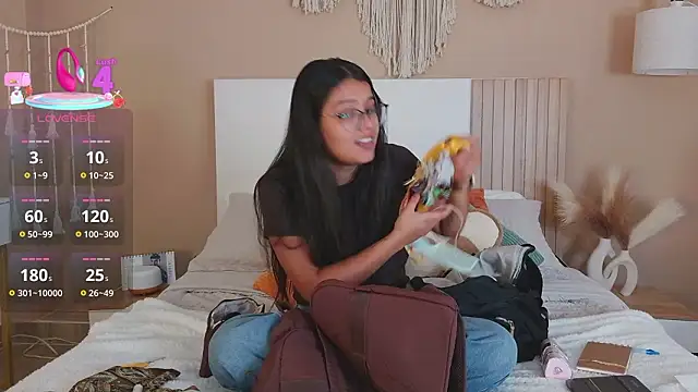 Camila Bustamante online show from March 4, 2026, 2:12 pm