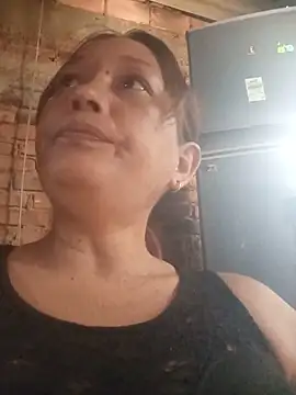 Snapshot of marinita13 chatting on May 27, 2026, 1:30 pm marinita13 online show from May 27, 2026, 1:30 pm