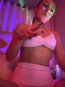 Ellie lowell online show from April 7, 2026, 4:13 am