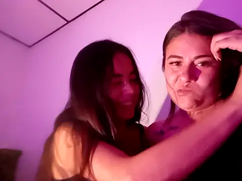 Camiqueen online show from April 24, 2026, 12:02 am