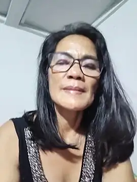 Snapshot of ImYourWoman_55 chatting on June 13, 2026, 4:38 pm ImYourWoman 55 online show from June 13, 2026, 4:38 pm