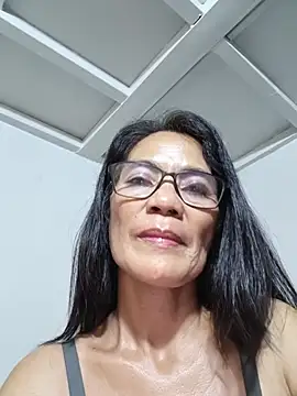 Snapshot of ImYourWoman_55 chatting on June 20, 2026, 3:31 am ImYourWoman 55 online show from June 20, 2026, 3:31 am