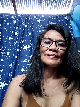 Snapshot of ImYourWoman_55 chatting on August 6, 2026, 5:09 am ImYourWoman 55 online show from August 6, 2026, 5:09 am