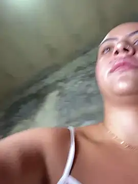 Chloe Leaozinho online show from April 11, 2026, 1:04 pm