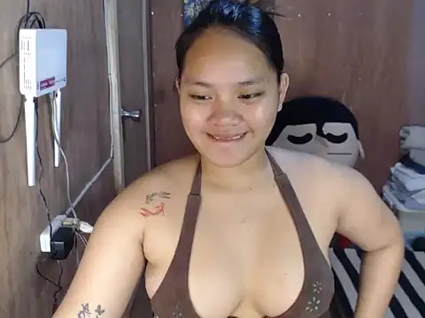 Snapshot of prettykrysgirl chatting on October 7, 2025, 10:12 am prettykrysgirl online show from October 7, 2025, 10:12 am