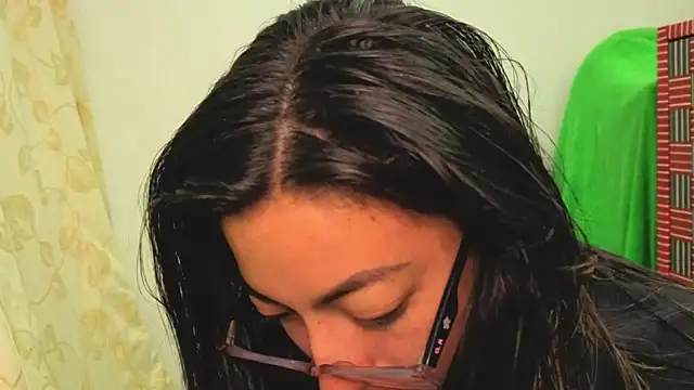 Snapshot of Miranda_sexlove_ chatting on February 2, 2026, 6:01 am Miranda sexlove online show from February 2, 2026, 6:01 am