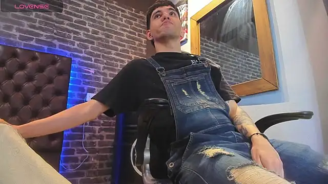 Matteo12  online show from October 7, 2025, 3:58 am