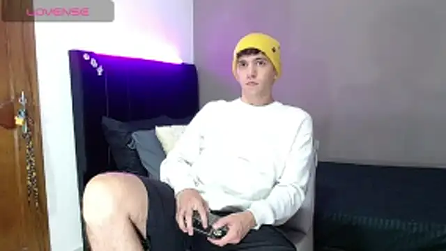 Matteo12  online show from March 7, 2026, 2:41 am