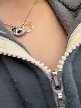 Snapshot of Linh_2004 chatting on March 1, 2026, 3:47 pm Linh 2004 online show from March 1, 2026, 3:47 pm