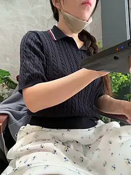 Snapshot of Linh_2004 chatting on March 18, 2026, 5:10 am Linh 2004 online show from March 18, 2026, 5:10 am