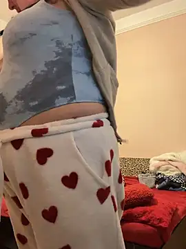 TriumphLove online show from April 17, 2026, 6:11 pm