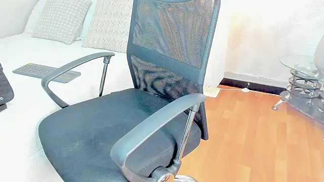 Emilly Beaumont online show from October 5, 2025, 1:42 pm