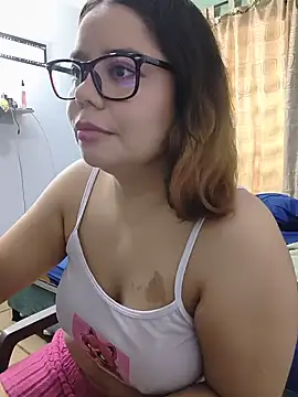 Snapshot of saenz_eymi chatting on June 22, 2026, 3:53 pm saenz eymi online show from June 22, 2026, 3:53 pm