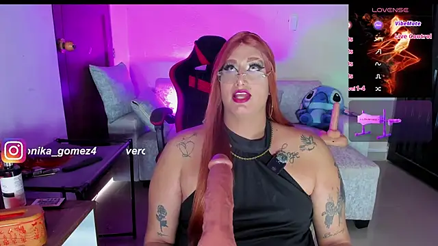 Snapshot of Sweetveronik_44 chatting on July 2, 2026, 7:09 pm Sweetveronik 44 online show from July 2, 2026, 7:09 pm