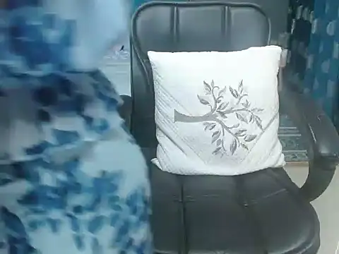 Urlove lily online show from September 30, 2025, 6:07 am