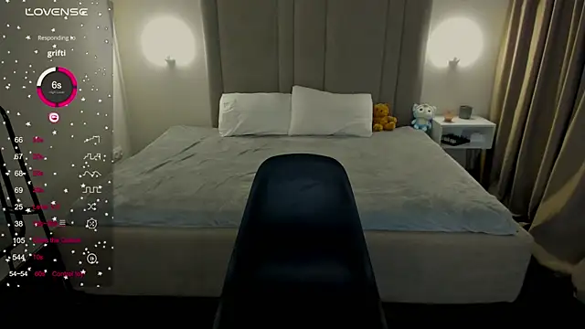 MikaBloom online show from March 13, 2026, 1:56 am