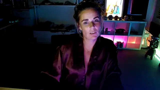 Snapshot of Mrs-Aurora chatting on October 5, 2025, 1:48 am Mrs-Aurora online show from October 5, 2025, 1:48 am