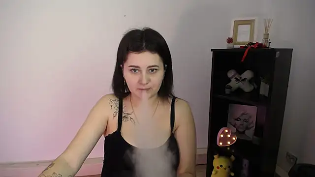 Katrin kiss  online show from November 30, 2025, 2:21 pm