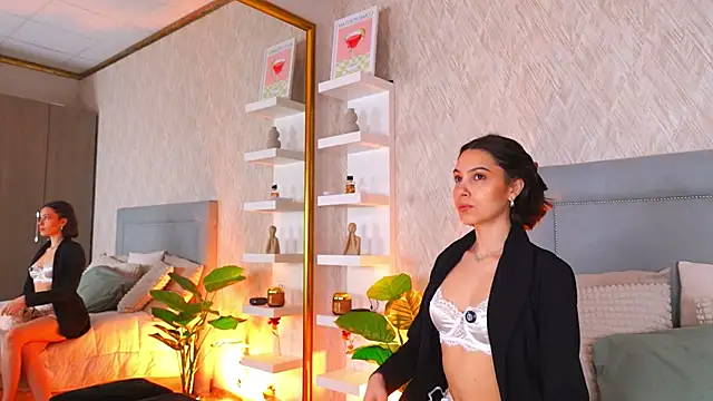 Sofy Bradd online show from April 19, 2026, 6:13 am