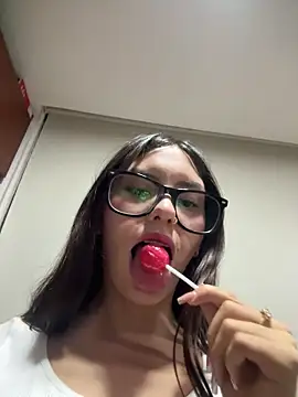 Snapshot of Katie_rawwww chatting on September 27, 2025, 11:43 pm Katie rawwww online show from September 27, 2025, 11:43 pm