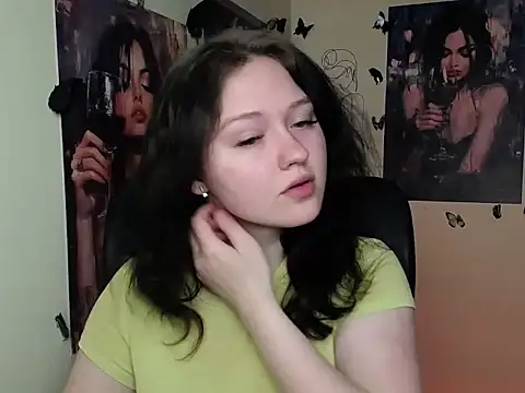 LadyAlice  online show from April 9, 2026, 6:13 am