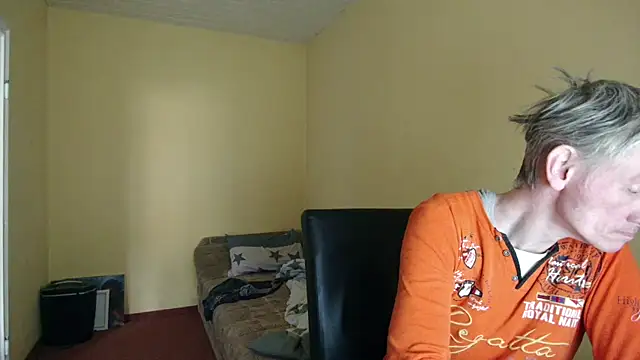 Snapshot of k74robert chatting on February 21, 2026, 9:32 am k74robert online show from February 21, 2026, 9:32 am