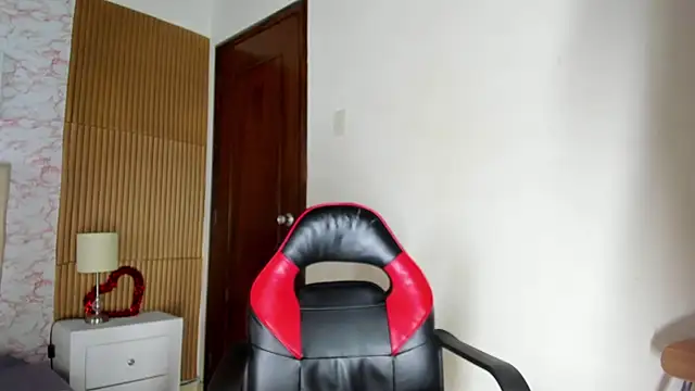 LilihtMature online show from April 26, 2026, 5:21 pm