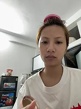 Snapshot of Lil-Gi chatting on May 26, 2026, 10:00 am Lil-Gi online show from May 26, 2026, 10:00 am