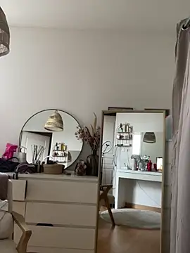 chloedlm5 online show from February 5, 2026, 9:47 am