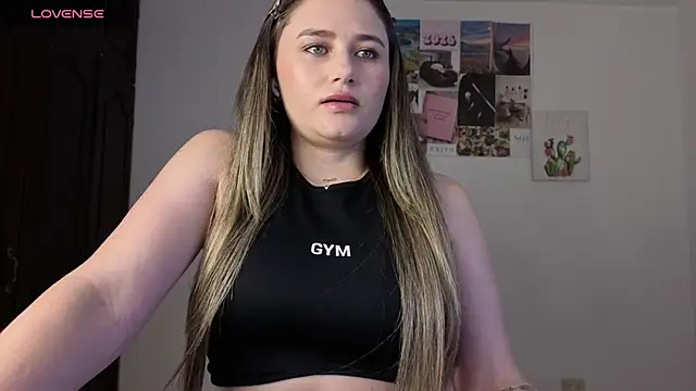 Snapshot of Veronika__Winslow_ chatting on May 20, 2026, 4:29 am Veronika Winslow online show from May 20, 2026, 4:29 am
