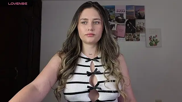Snapshot of Veronika__Winslow_ chatting on May 26, 2026, 5:47 am Veronika Winslow online show from May 26, 2026, 5:47 am